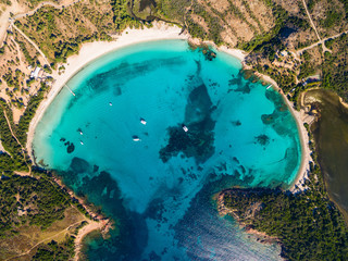 Luftaufnahme des Strandes von Rondinara auf der Insel Korsika in Frankreich