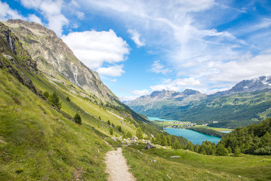 Wanderweg im Oberengadin, Schweiz