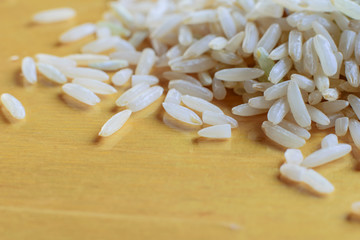  white rice grains.