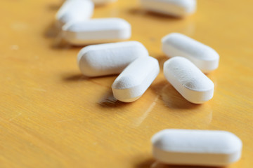 Fototapeta na wymiar Closeup of some white pills on