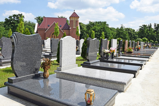 Tombstones and a chapel in the public cemetery