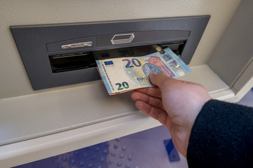 Retrait bancaire.