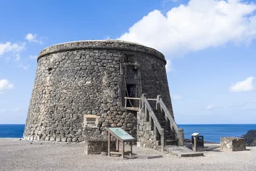 Fototapete Rund Landmark, fortified tower in the fishermen village El Cotillo on © sotavento1000