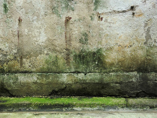 Grime moldy concrete wall texture in urban alley ghetto - obrazy, fototapety, plakaty