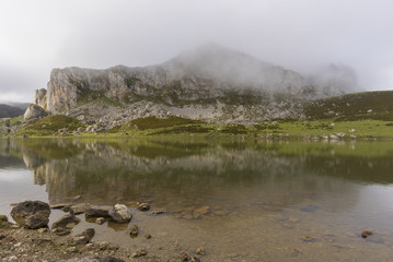 Lago La Ercina - Lagos de Covadonga (Covadonga, Asturias - España).