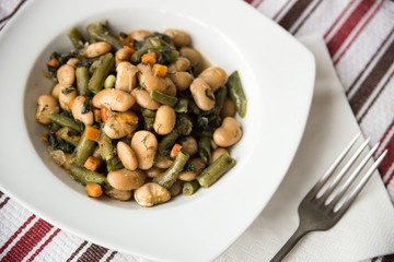 baked beans with shpitanom, tomato and green beans