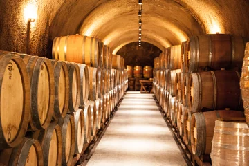 Papier peint photo autocollant rond Vignoble Barils de vin au vignoble de la vallée de napa winery