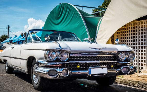 Weisser amerikanischer Cadillac Oldtimer in Varadero - HDR - Serie Kuba 2016 Reportage