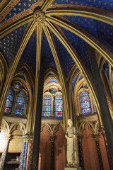 plafond et vitraux de la sainte chapelle