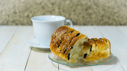 white sesami and raisins bread with tea