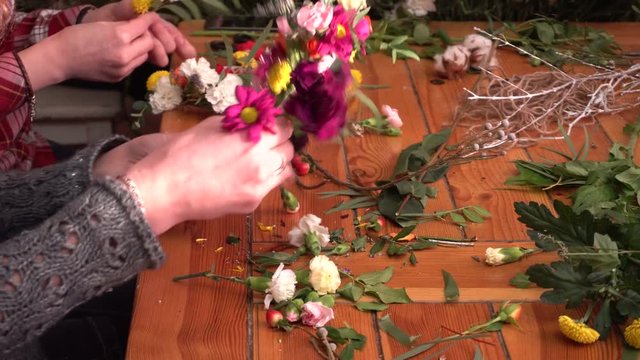 Master class of a florist making flower ring.
