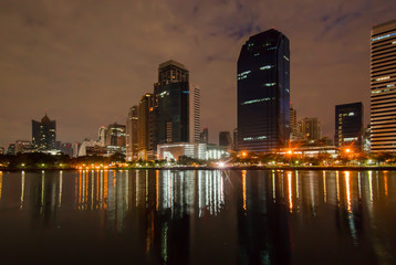 Fototapeta na wymiar cityscape Benjakiti Park in Bangkok, Thailand