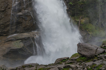 wasserfall mit grund