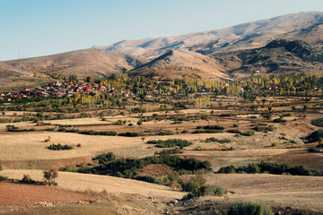 Горы и поля в Турции осенью
