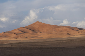 Fototapeta na wymiar Desierto de arena de Merzouga, Marruecos 