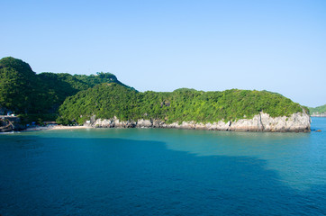 Plage sur l’île de Cat Ba (Cát Bà) Vietnam