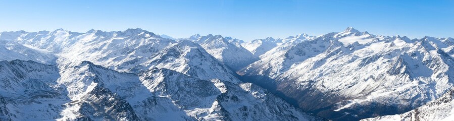 Panorama: Österreichische Alpen im Winter