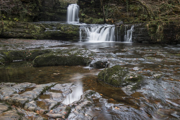 Obraz premium Beautiful waterfall landscape image in forest during Autumn Fall