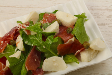 Salad with proscuitto, mozzarella