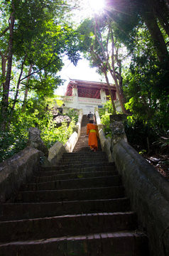 Escalier moine mont phousi à Luang Prabang - Laos