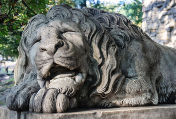 Fototapeta na wymiar Sculpture of sleeping lion