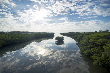 石垣島の宮良川と空の反射