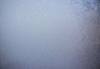 Ледяные узоры на окне