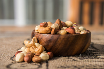 Deluxe Mixed Nuts, cashew, almond and peanuts.