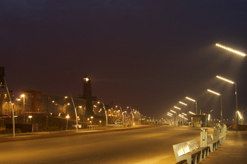Fototapeta na wymiar Leuchtturm von Scheveningen bei Nacht