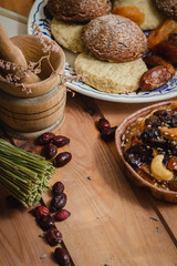plate with cake on wooden saucers
