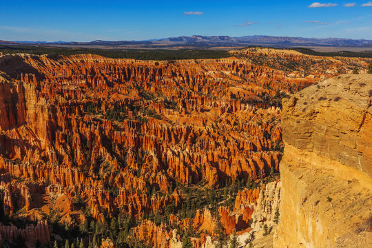 Incredible view of breathtaking hoodoos in Bryce Canyon National