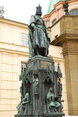 Pomnik króla Karola IV (1316-1378)w pobliżu Mostu Karola w Pradze