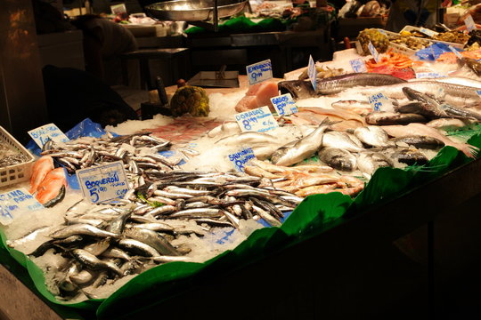 Poissons au march&eacute;