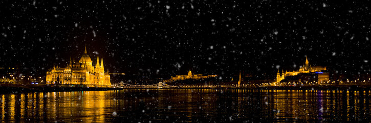 Fototapeta na wymiar Budapest winter night snowfall