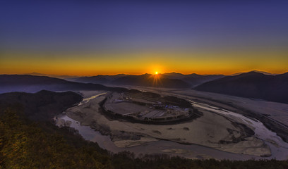  Sunrise at Hoeryongpo river bend in South Korea..