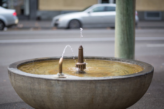 Brunnen mit Phallussymbol