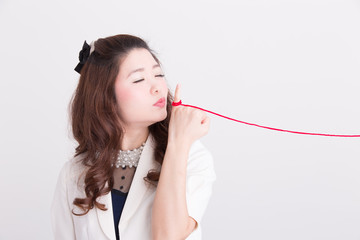 赤い糸・女性(白バック) © hanack