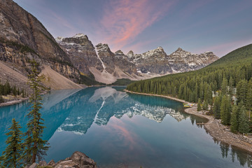 Fototapeta na wymiar Moraine Lake Sunrise - Banff National Park
