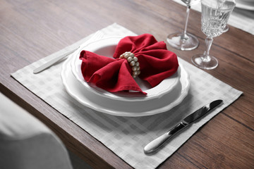 Fototapeta na wymiar Elegant table appointments with red napkin