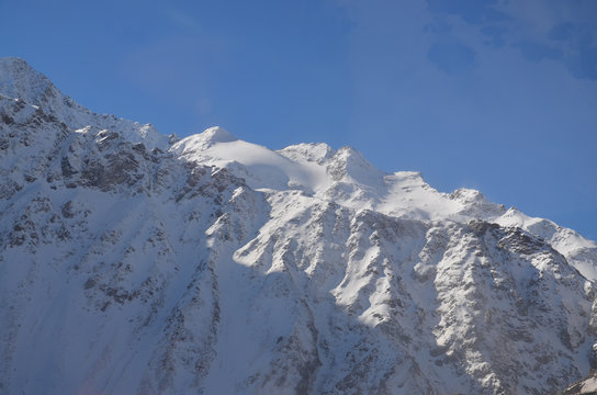 Снежные пейзажи Кавказских гор