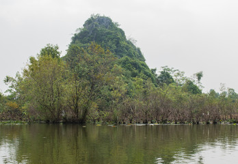 Fototapeta na wymiar Roter Fluss im Süden Chinas und im Norden Vietnams, in Hanoi