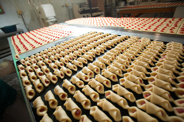 Naklejka premium Production cookie in factory
