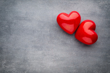 Obraz premium Red heart on the gray background.