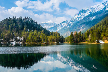 Fototapeta na wymiar Fantastic views of the tranquil lake with amazing reflection. Austria