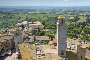 Fototapeta na wymiar lonely tower in Tuscany city