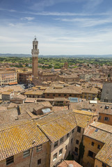 Obraz premium blue sky above the old city in Tuscany