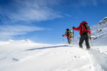 Foto op Plexiglas Alpinisme ski-alpinisme in sneeuwstorm