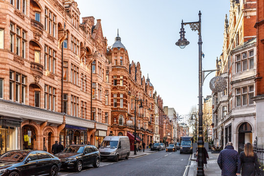 Fototapeta Classic red brick building in Mayfair