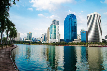 Obraz premium Landscape building modern business district of bangkok at twilgi