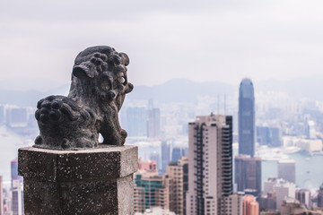 HONK KONG Harbour city with statue